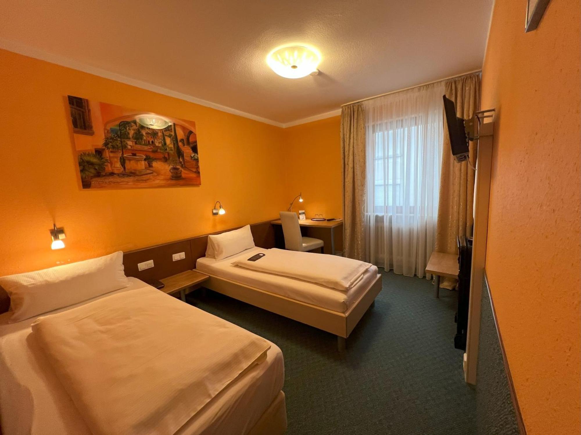 Apart Hotel Deutschmeister 바트메르겐하임 외부 사진
