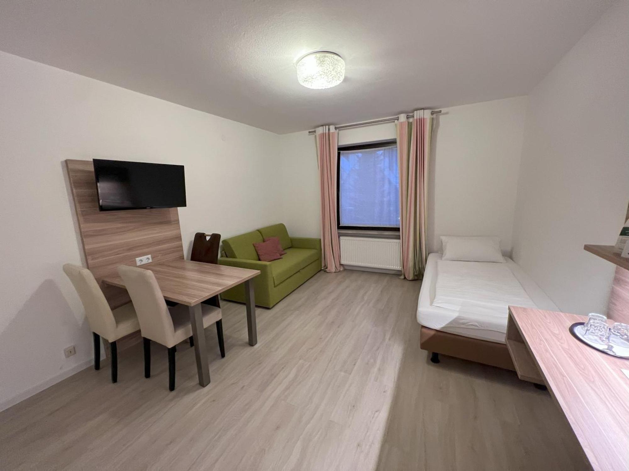 Apart Hotel Deutschmeister 바트메르겐하임 외부 사진