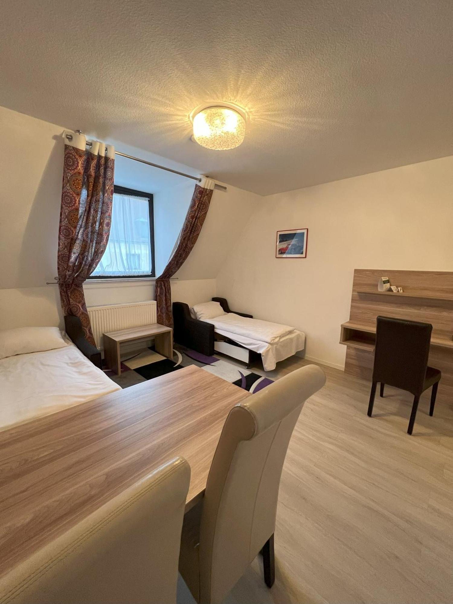 Apart Hotel Deutschmeister 바트메르겐하임 외부 사진