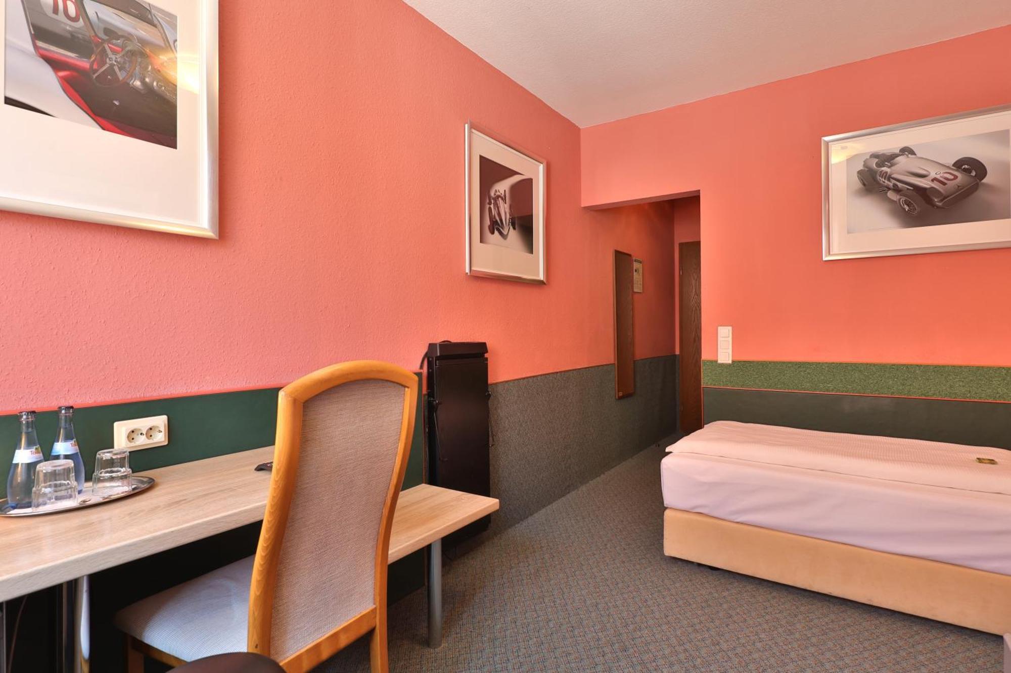 Apart Hotel Deutschmeister 바트메르겐하임 외부 사진